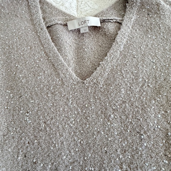 LOFT Light Gray V-Neck Sweater - Picture 4 of 5